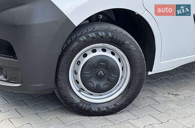Грузовой фургон Renault Master 2022 в 