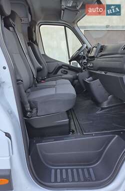 Грузовой фургон Renault Master 2022 в 