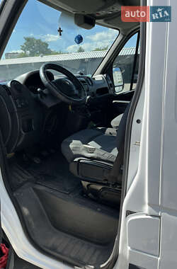 Грузовой фургон Renault Master 2012 в 