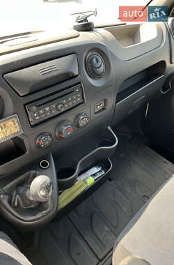 Грузовой фургон Renault Master 2012 в 