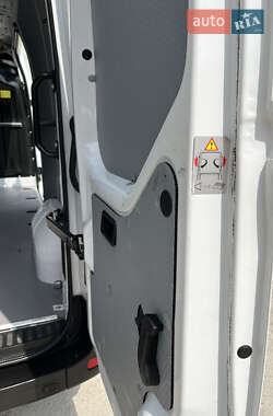 Грузовой фургон Renault Master 2019 в 