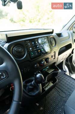 Грузовой фургон Renault Master 2018 в 