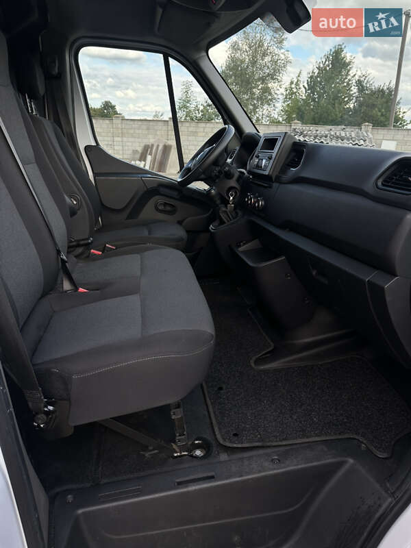 Грузовой фургон Renault Master 2022 в Долине