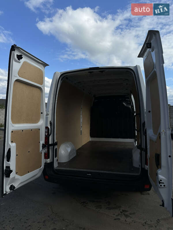 Грузовой фургон Renault Master 2022 в Долине