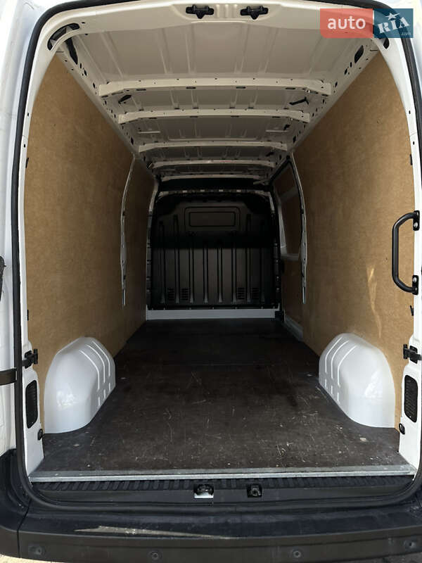 Грузовой фургон Renault Master 2022 в Долине