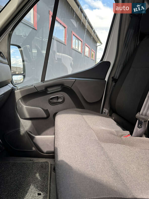 Грузовой фургон Renault Master 2022 в Долине
