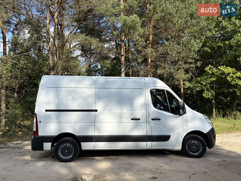 Грузовой фургон Renault Master 2015 в Львове
