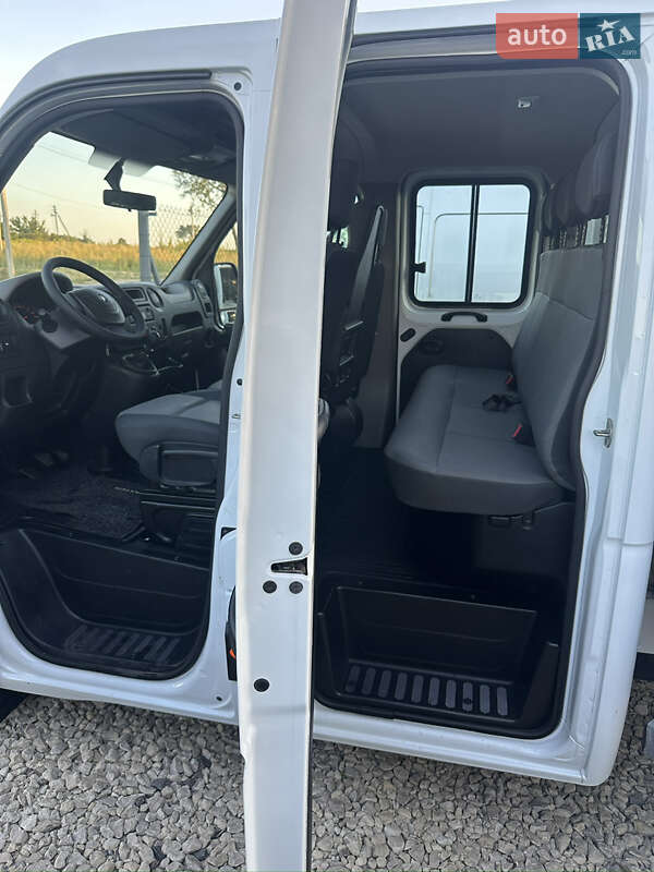 Грузопассажирский фургон Renault Master 2016 в Львове