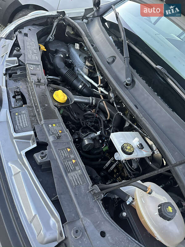 Грузопассажирский фургон Renault Master 2016 в Львове