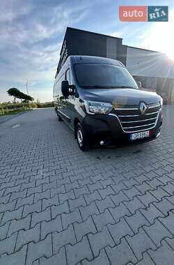Грузовой фургон Renault Master 2023 в 