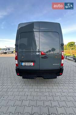 Грузовой фургон Renault Master 2023 в 