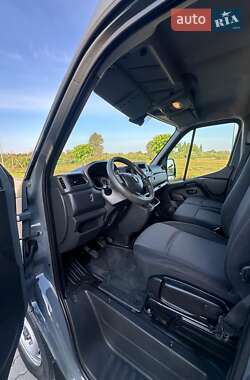 Грузовой фургон Renault Master 2023 в 