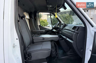 Грузовой фургон Renault Master 2021 в 