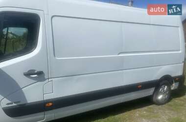 Вантажний фургон Renault Master 2016 в Рівному