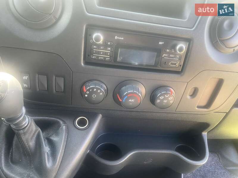 Грузовой фургон Renault Master 2016 в Ровно