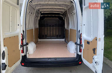 Грузовой фургон Renault Master 2018 в 