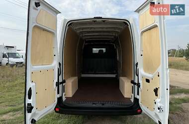 Грузовой фургон Renault Master 2017 в 