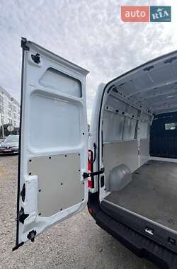 Грузовой фургон Renault Master 2022 в 