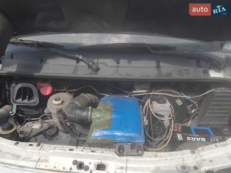 Грузовой фургон Renault Master 1999 в Кривом Роге