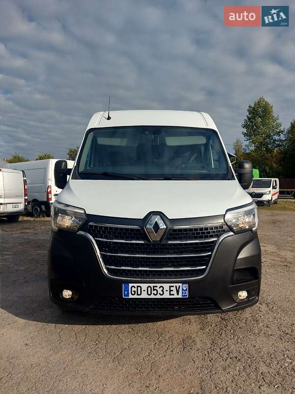 Грузовой фургон Renault Master 2021 в Млинове