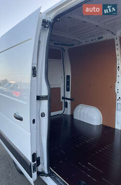Грузовой фургон Renault Master 2021 в 