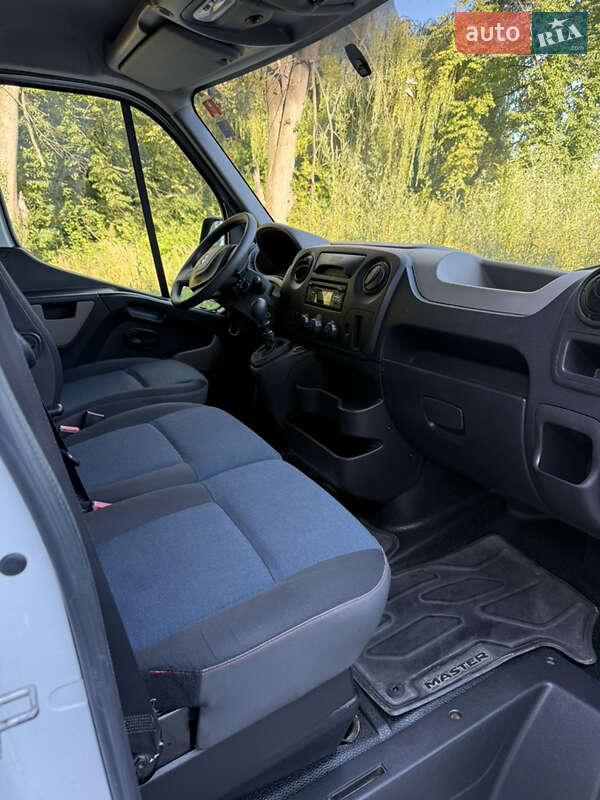 Грузовой фургон Renault Master 2017 в Дрогобыче