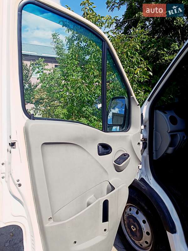 Грузовой фургон Renault Master 2008 в Гореничах