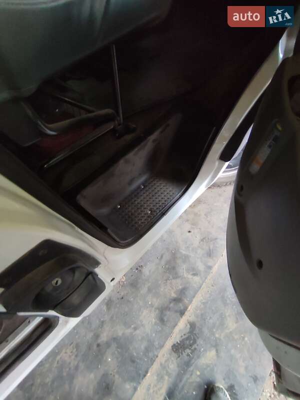 Грузовой фургон Renault Master 2008 в Гореничах