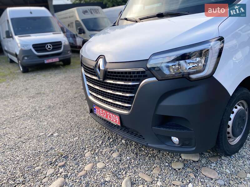 Грузовой фургон Renault Master 2022 в Хусте