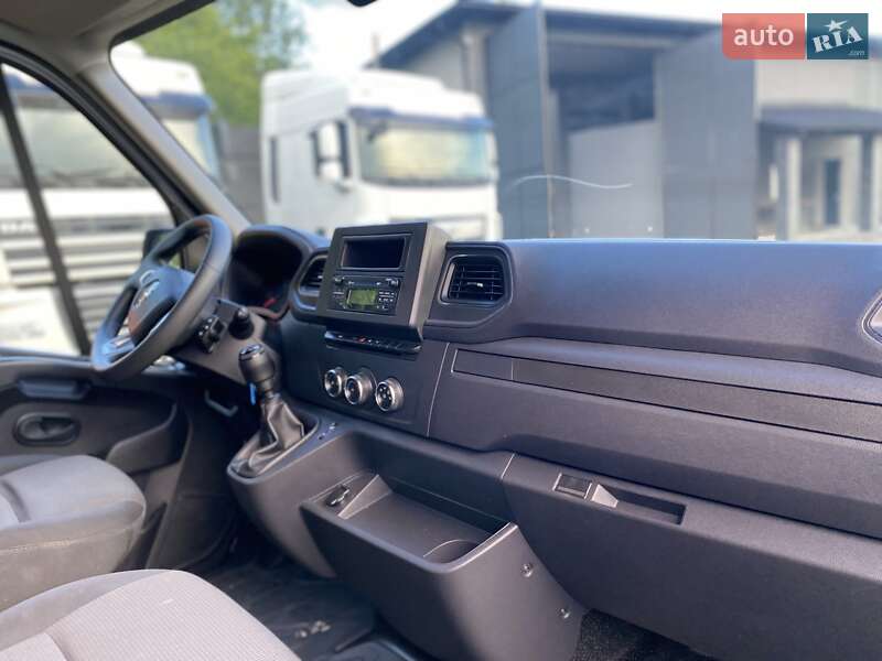 Грузовой фургон Renault Master 2022 в Хусте