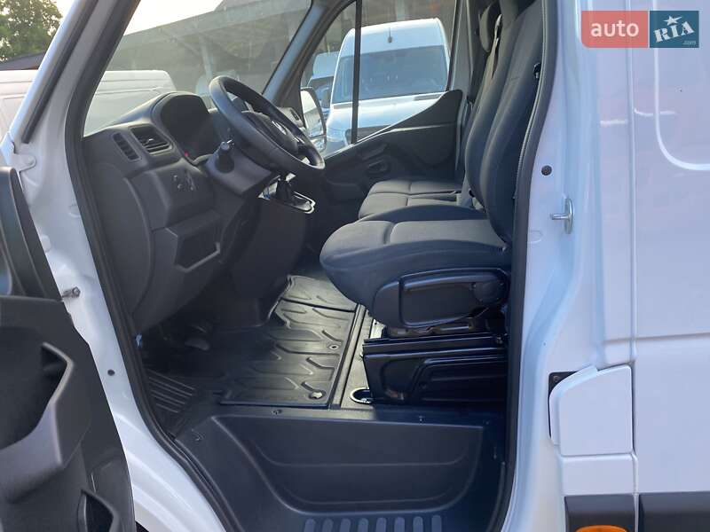 Грузовой фургон Renault Master 2022 в Хусте