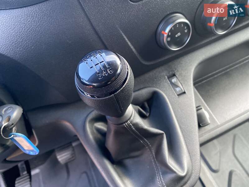 Грузовой фургон Renault Master 2022 в Хусте
