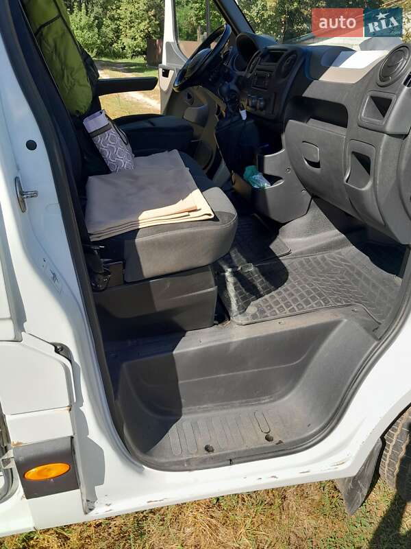 Вантажний фургон Renault Master 2017 в Бучі