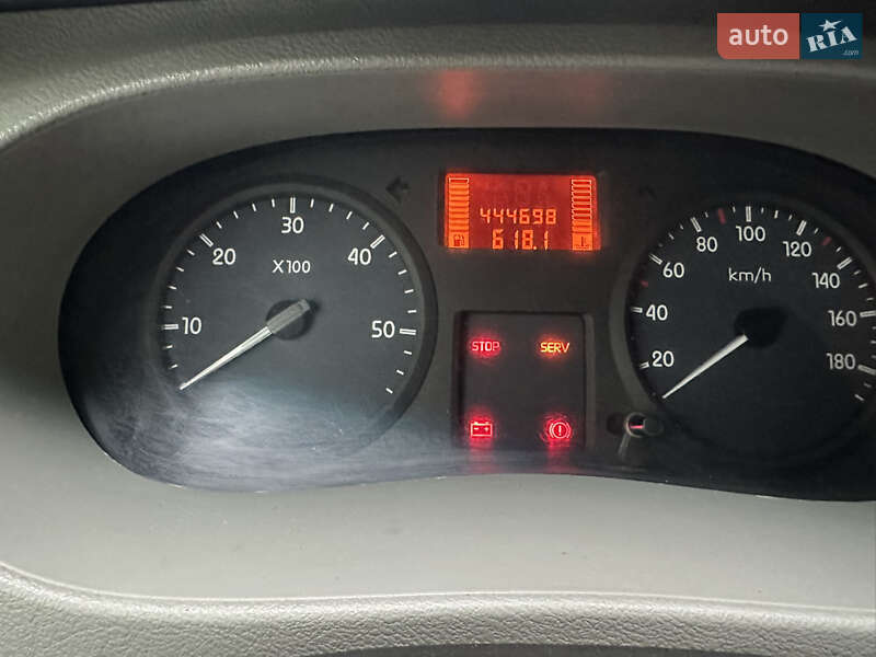Грузовой фургон Renault Master 2006 в Новояворовске
