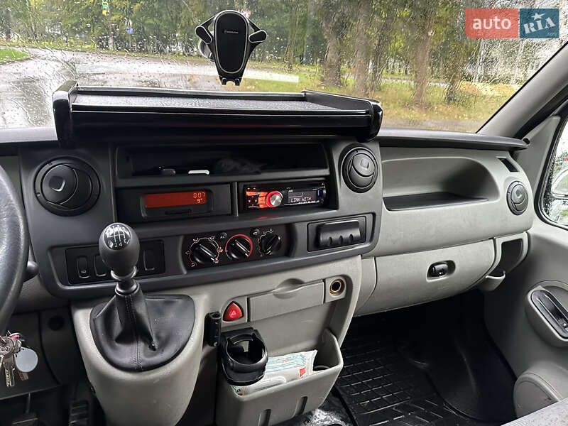 Грузовой фургон Renault Master 2006 в Новояворовске