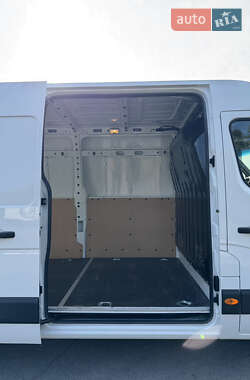 Грузовой фургон Renault Master 2024 в 