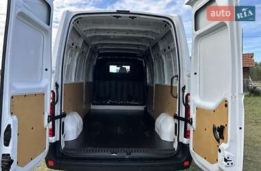 Грузовой фургон Renault Master 2023 в 