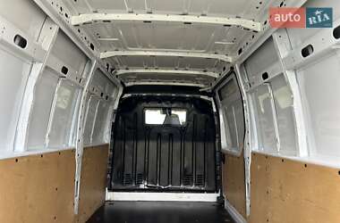 Грузовой фургон Renault Master 2023 в 