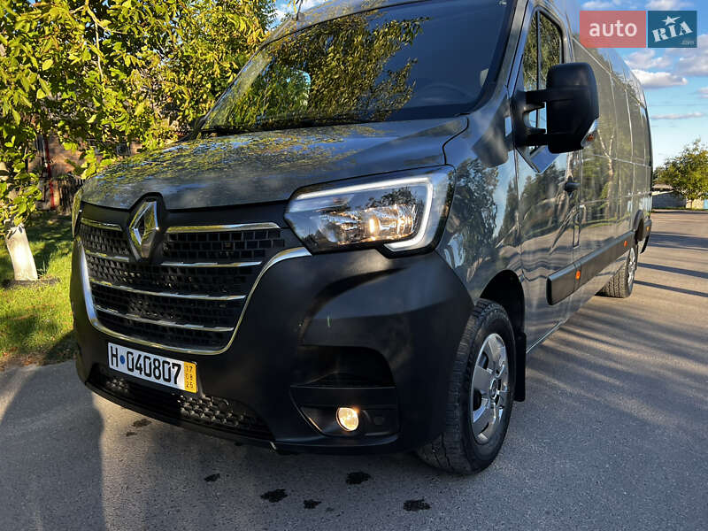 Грузовой фургон Renault Master 2022 в 