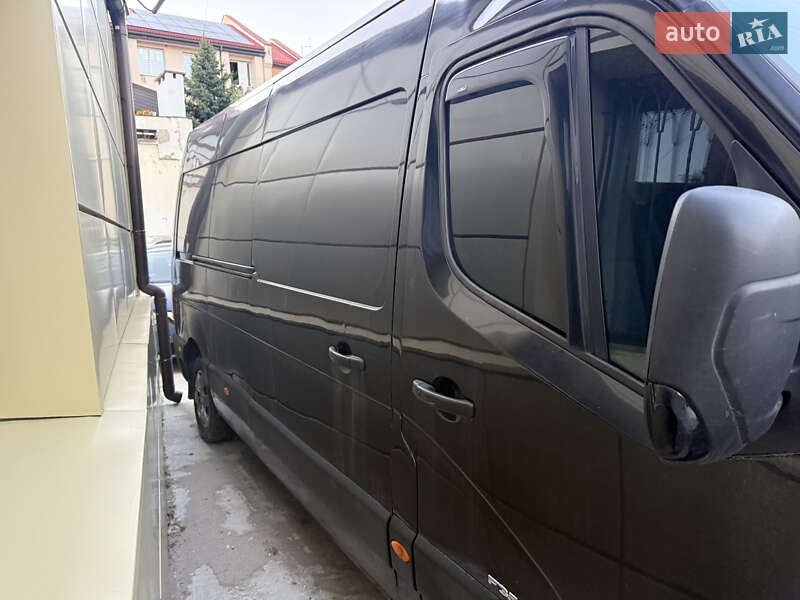 Грузовой фургон Renault Master 2012 в 