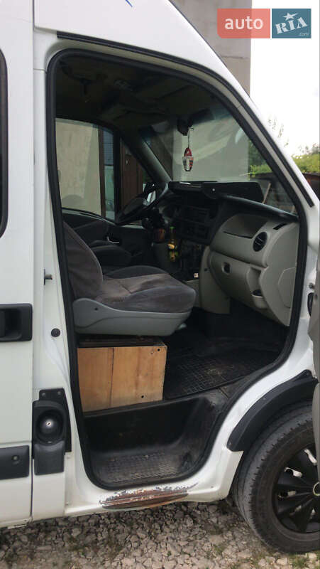 Грузопассажирский фургон Renault Master 2008 в Почаеве
