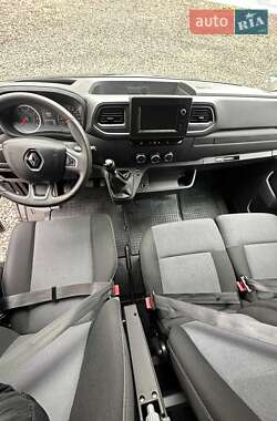 Грузовой фургон Renault Master 2023 в 