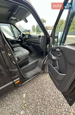 Грузовой фургон Renault Master 2023 в 