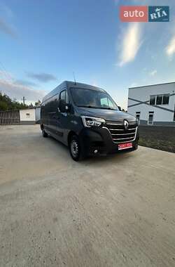 Грузовой фургон Renault Master 2022 в 