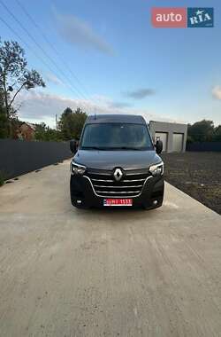 Грузовой фургон Renault Master 2022 в 