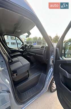 Грузовой фургон Renault Master 2022 в 