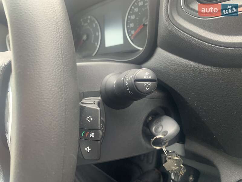 Вантажний фургон Renault Master 2021 в Нововолинську