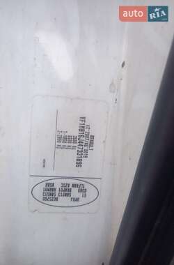Грузовой фургон Renault Master 2012 в 
