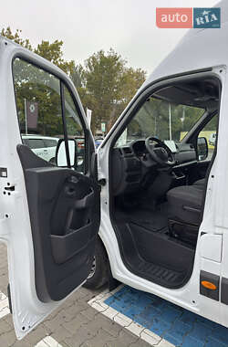Грузовой фургон Renault Master 2023 в 