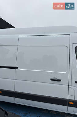 Грузовой фургон Renault Master 2023 в 